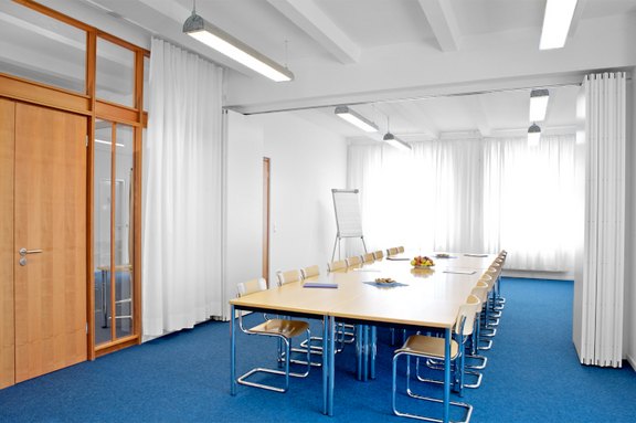 Bild von einem Raum bei Navigationspunkt: Kapazitäten und Tarife