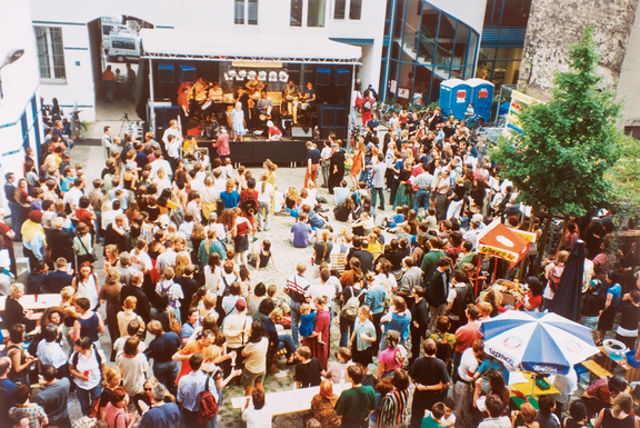 1999: Fête de la Musique im Hof der WeiberWirtschaft